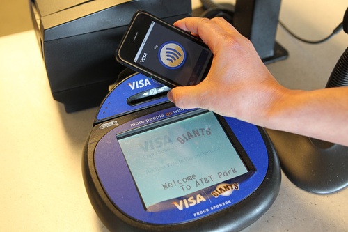 143412-iphone_visa_mobile_payment.jpg